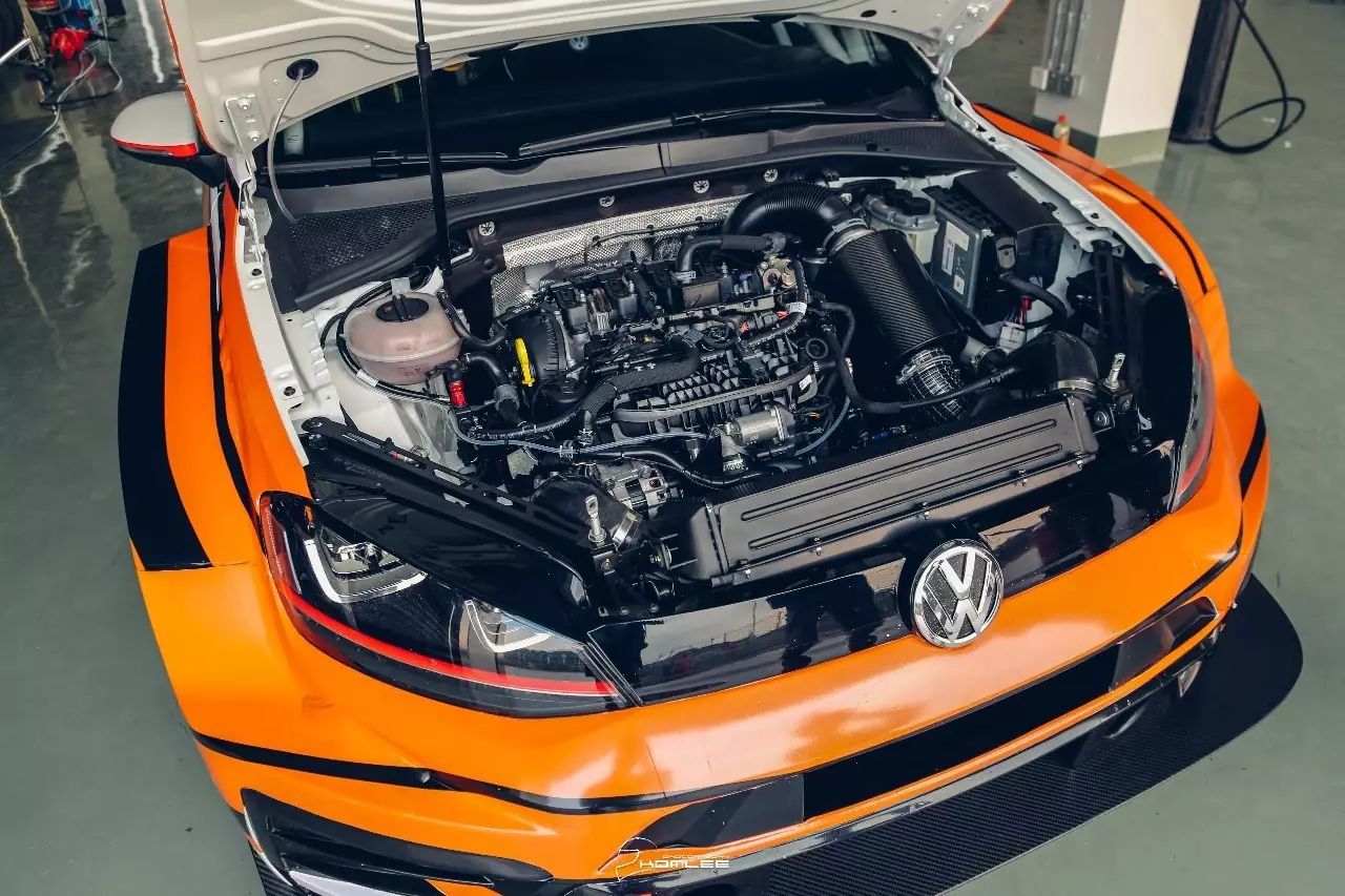 天太热，我选择躺在酒店里看比赛！