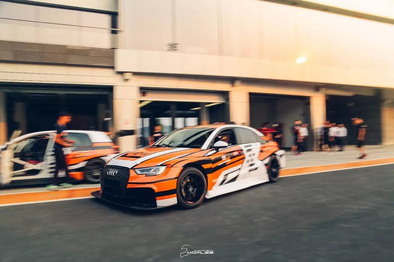 天太热，我选择躺在酒店里看比赛！