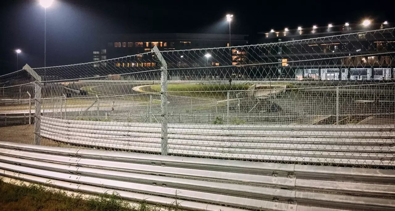 天太热，我选择躺在酒店里看比赛！