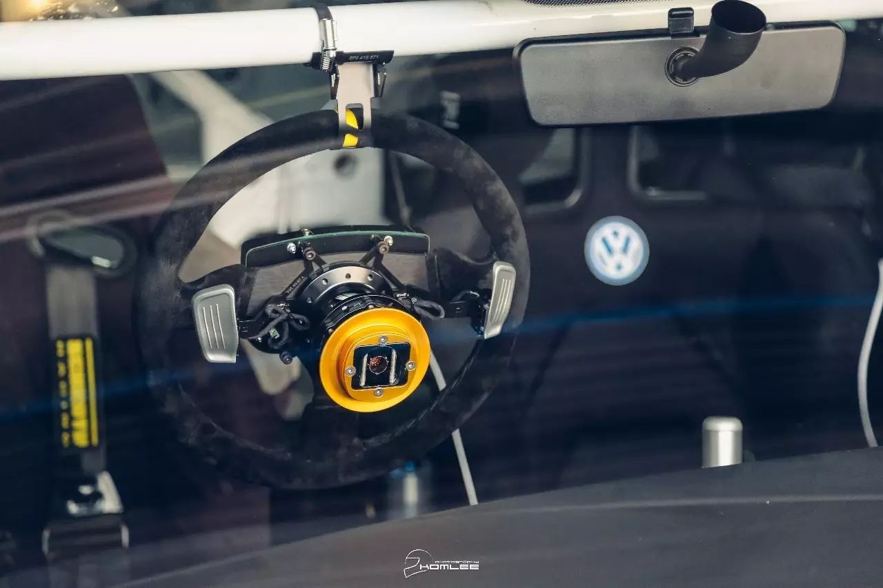 天太热，我选择躺在酒店里看比赛！