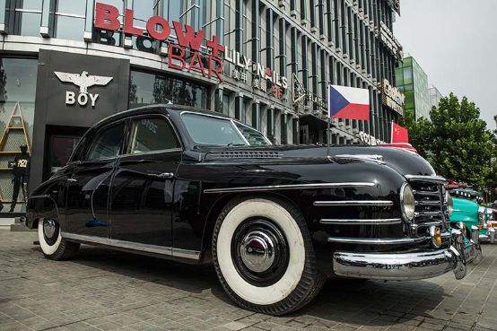 第四届“中国国际名城经典车拉力赛”拉开帷幕