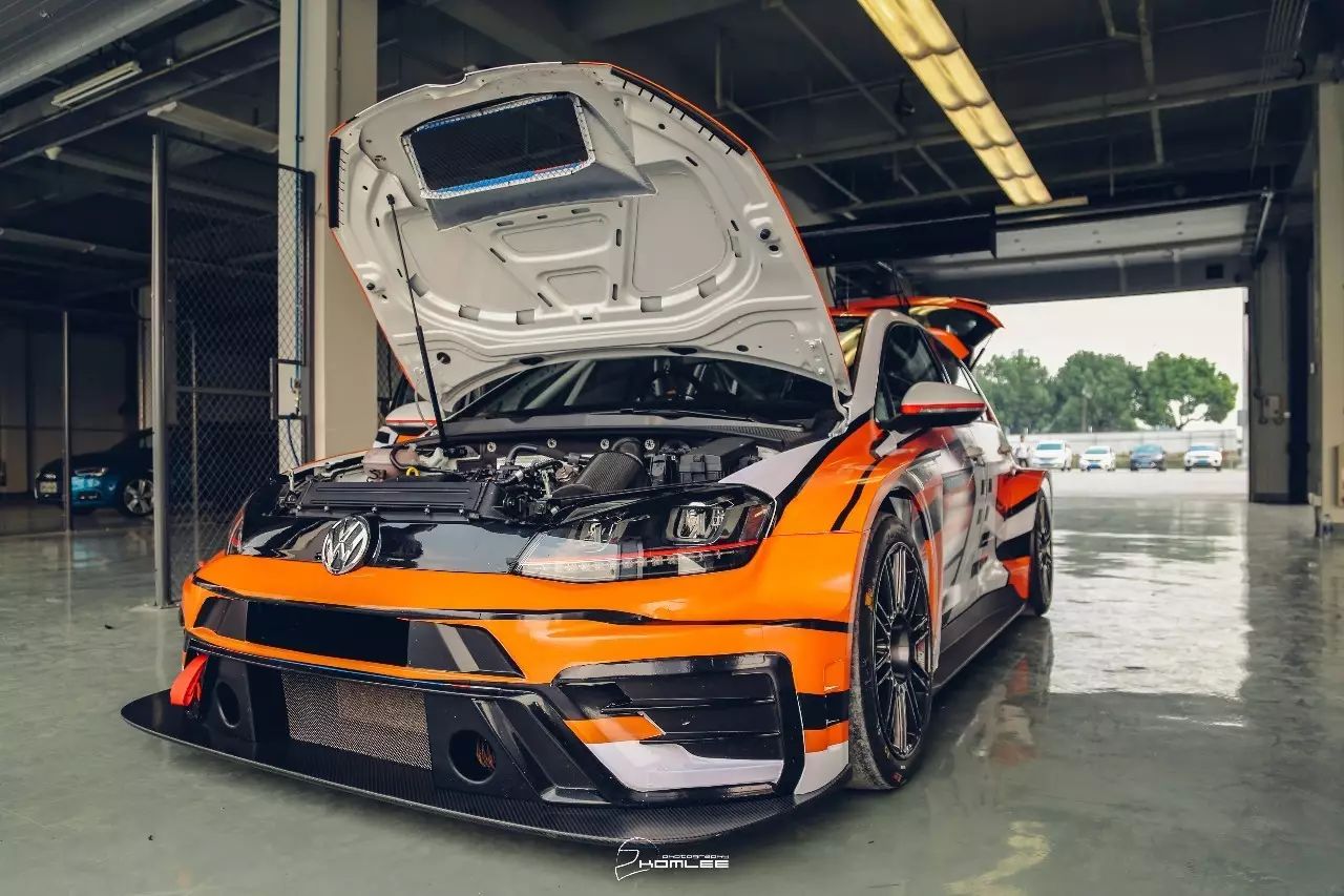 天太热，我选择躺在酒店里看比赛！