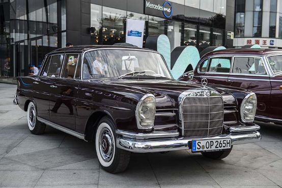 第四届“中国国际名城经典车拉力赛”拉开帷幕