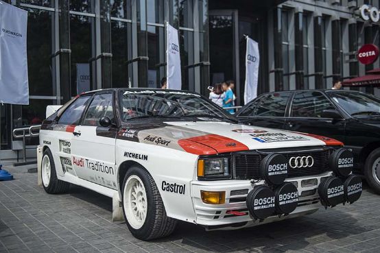 第四届“中国国际名城经典车拉力赛”拉开帷幕