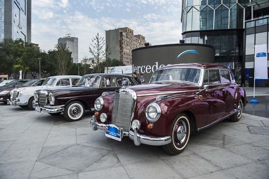 第四届“中国国际名城经典车拉力赛”拉开帷幕