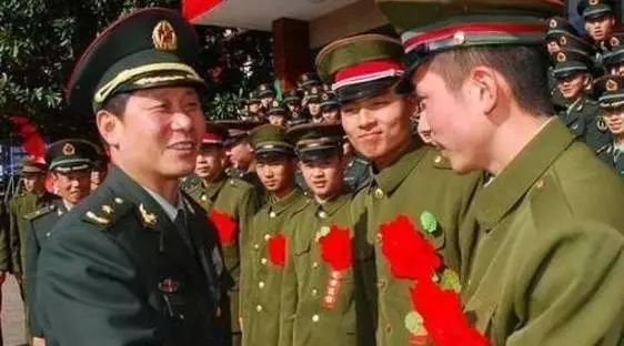 重磅人事变动不断 周亚宁任火箭军司令员(图)|中央军委|人事|火箭军_新浪新闻