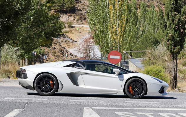 曝疑似兰博基尼全新Aventador测试谍照