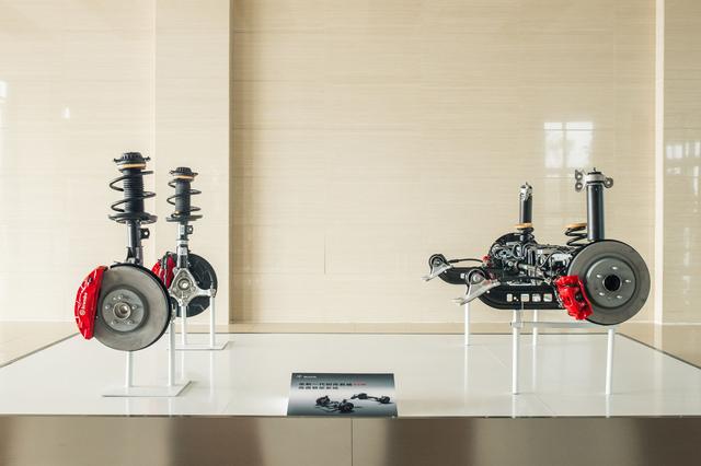 原装配备赛车座椅和Brembo卡钳的君威GS，究竟什么来头？