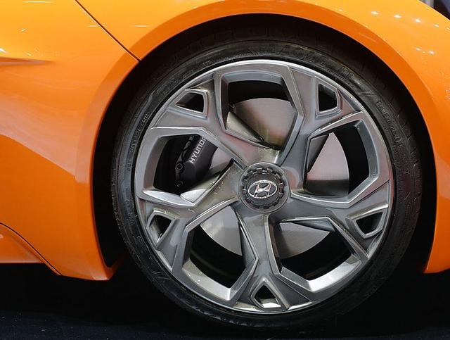 16名学生造出韩国最便宜跑车，排气管位于车顶，外观吊打奥迪TT