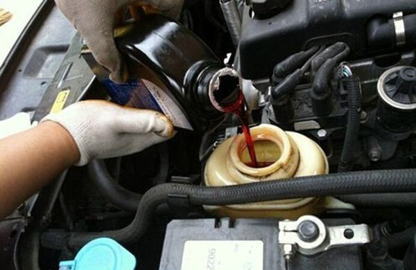 3分钟学会自检刹车片，黑心维修店再坑不了你！