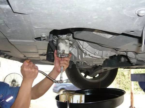 【用车】机油添加的5大误区 你肯定干过其中一条
