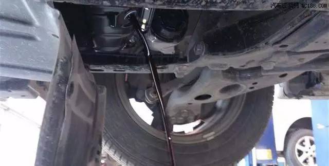 【用车】机油添加的5大误区 你肯定干过其中一条