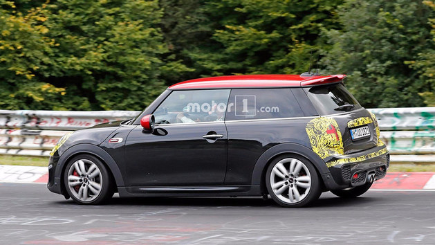 曝MINI新JCW双门版测试谍照 动力或提升