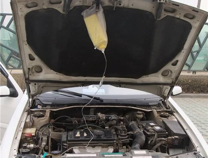 汽车除积碳，拆洗、打吊瓶哪种方式靠谱？