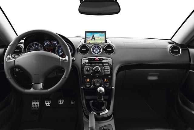 车顶像屁股，远看以为是卖60万的奥迪TT，走近一看只要30万