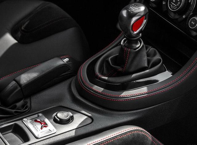 车顶像屁股，远看以为是卖60万的奥迪TT，走近一看只要30万