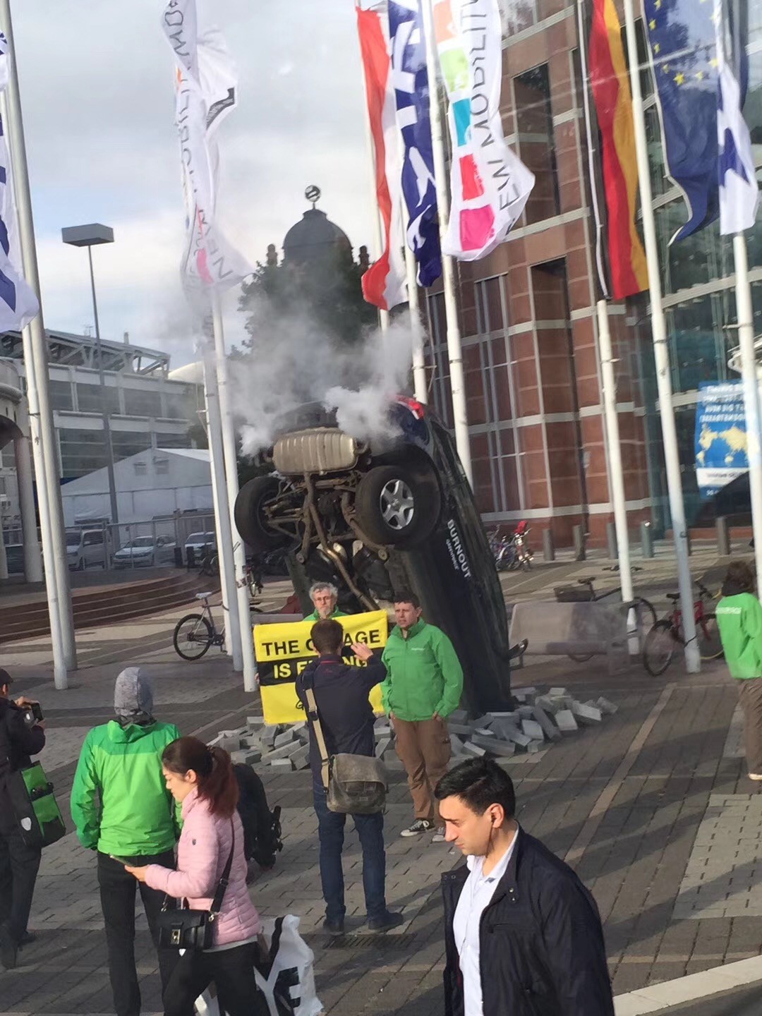 现在提“取缔传统燃油车”为时尚早