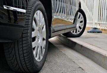 长期这么开车 你的爱车撑不了多久！