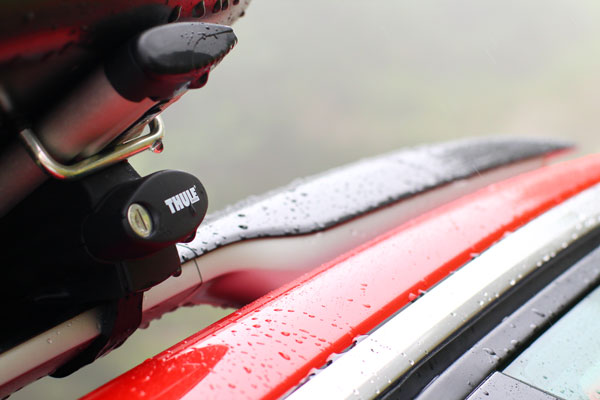 双色的行李架，可以轻松兼容市面上的大多行李架产品。