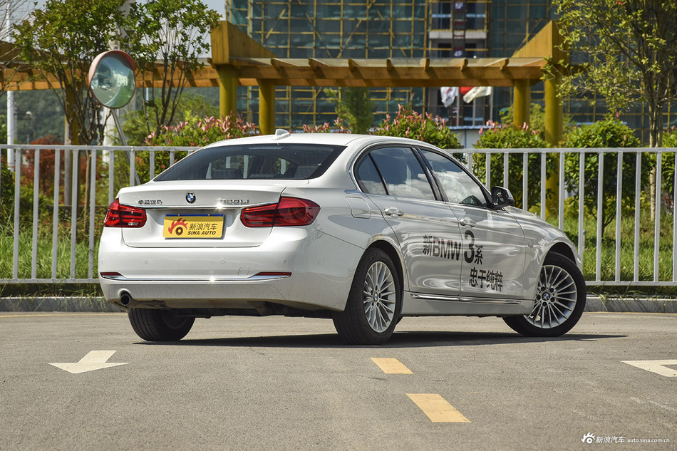 2016款宝马3系 2.0T自动320Li豪华设计套装