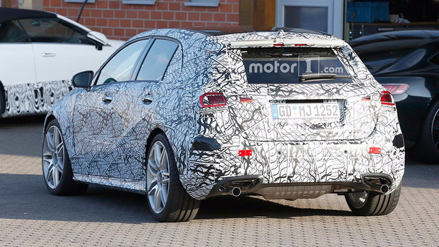 梅赛德斯-AMG 新A45再曝谍照 超400马力