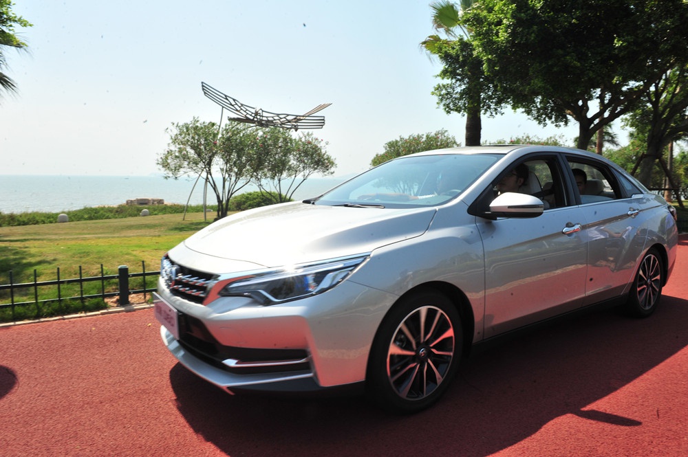 智能匹敌RX5、空间不输轩逸，启辰D60就是为爆款而来