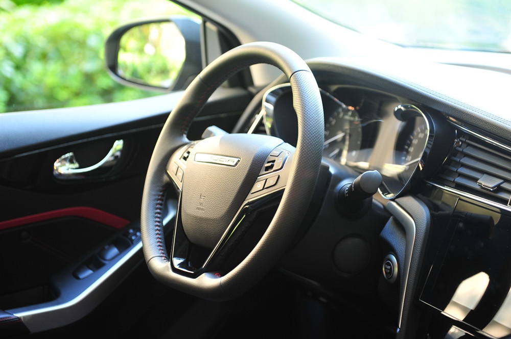 智能匹敌RX5、空间不输轩逸，启辰D60就是为爆款而来