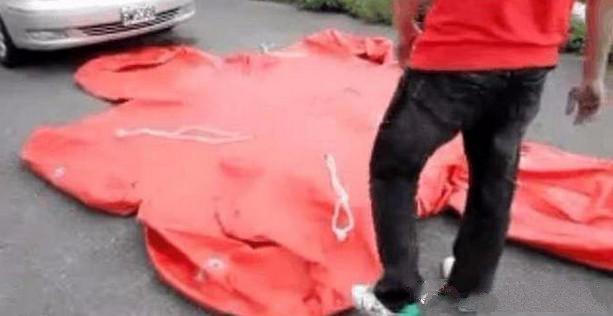 [转帖]男子发明汽车趟水神器，浸水车再也不怕了！