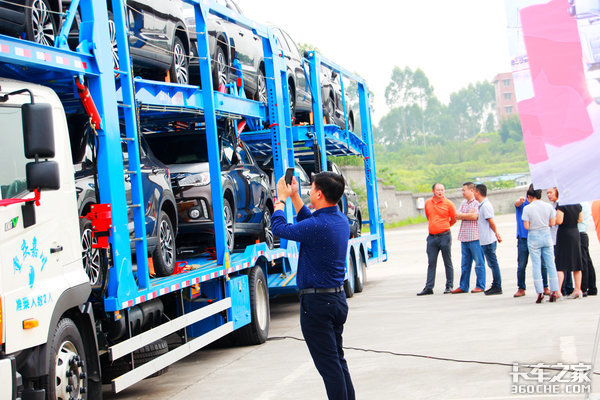 交付50台轿运车 广汽日野牵手重庆嘉川