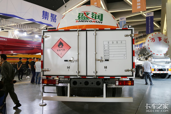 4×2 LNG运输车 小范围低温液体运输首选