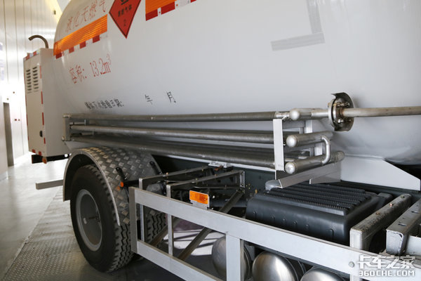 4×2 LNG运输车 小范围低温液体运输首选
