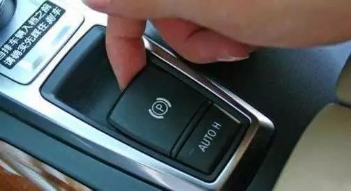 高速上刹车失灵怎么办？教你4招化险为夷！