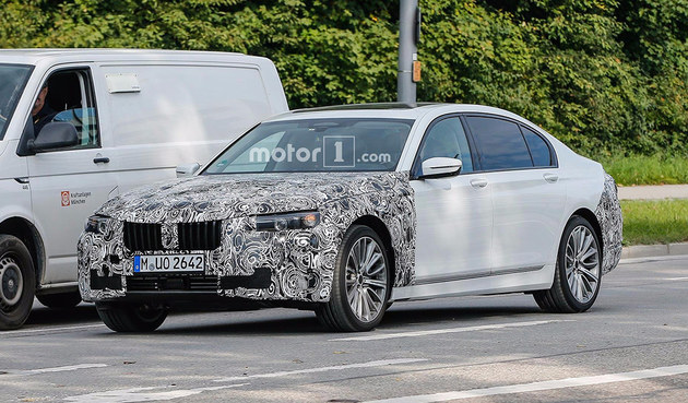 宝马全新7系路试谍照曝光 或明年亮相