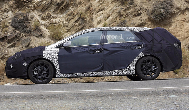 现代新款i40 Spied谍照曝光 2018年亮相