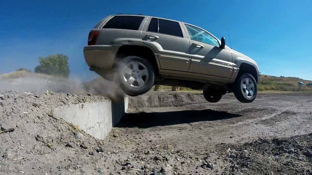 ▲虐车，他们是专业的