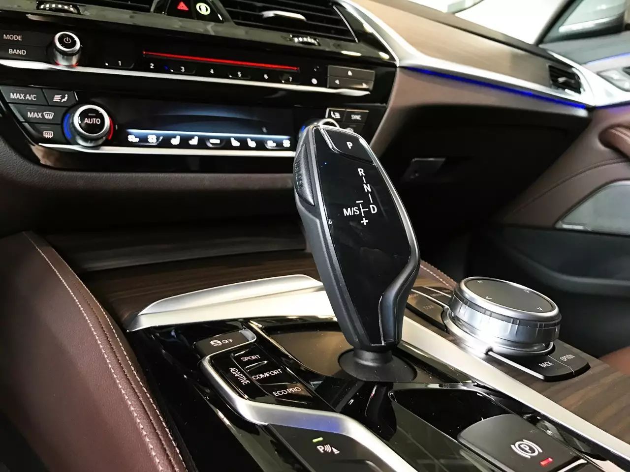 新宝马5系来了，还有买7系的必要吗？