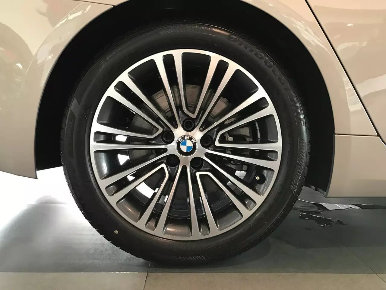 新宝马5系来了，还有买7系的必要吗？