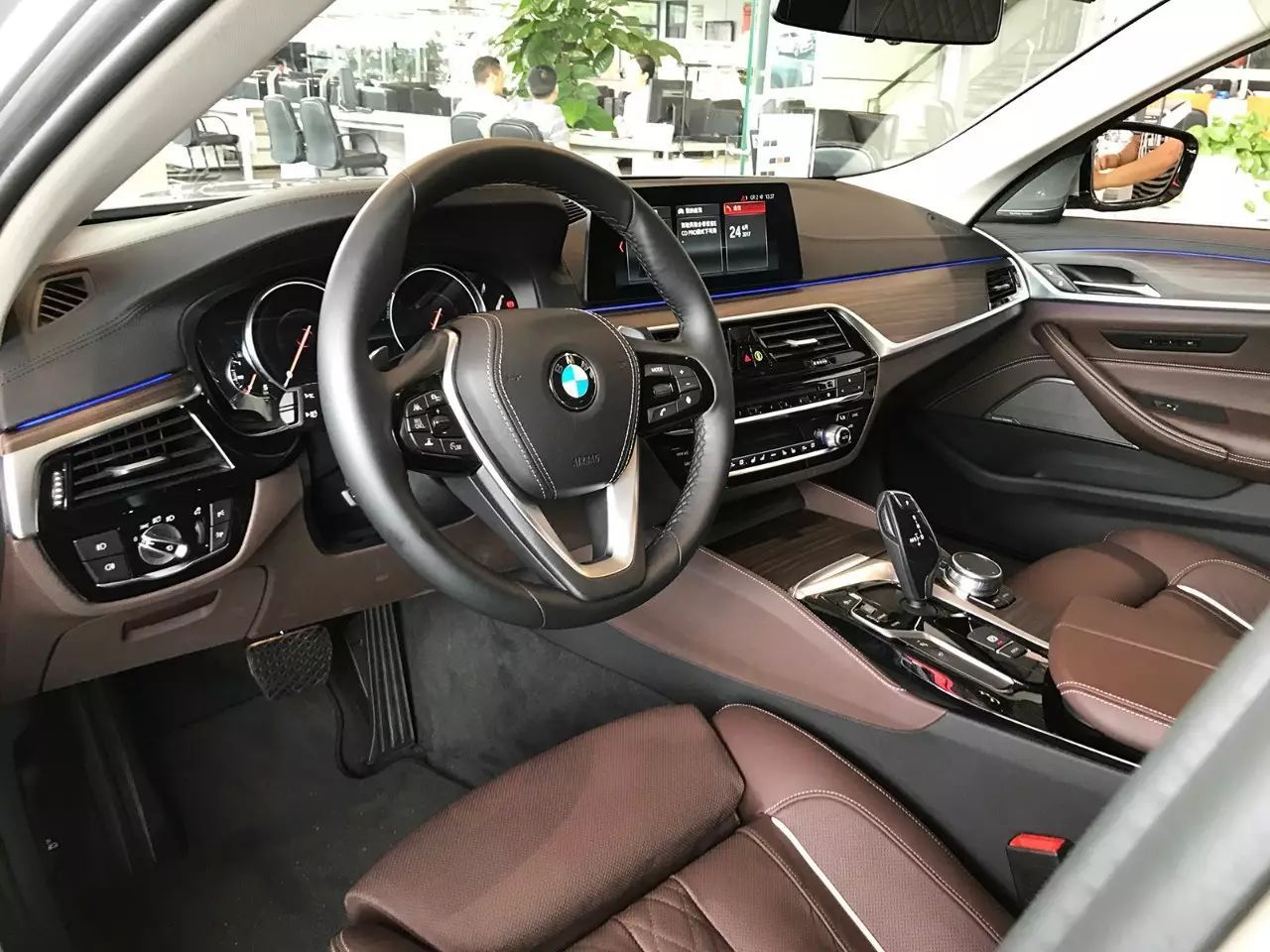 新宝马5系来了，还有买7系的必要吗？