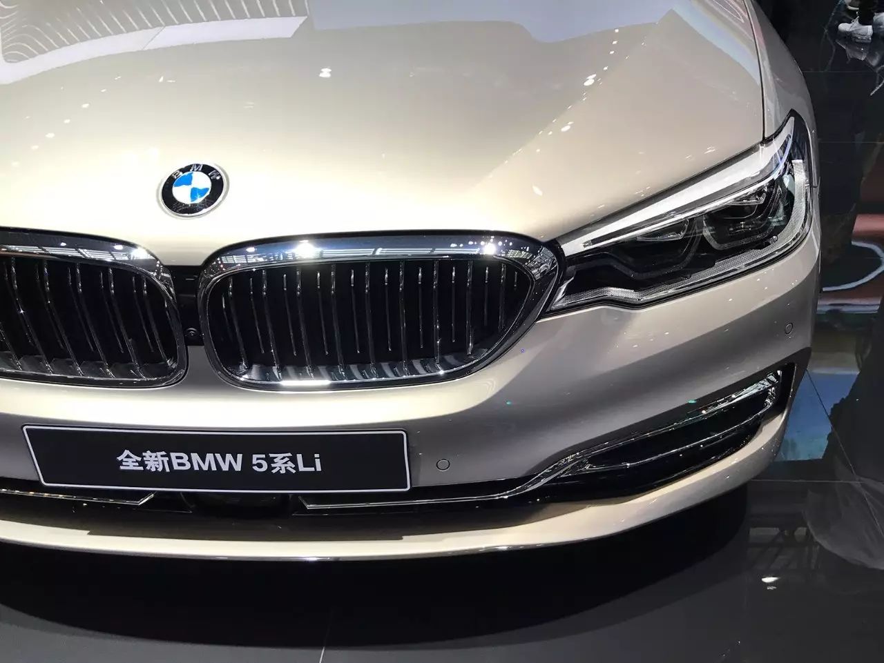 新宝马5系来了，还有买7系的必要吗？