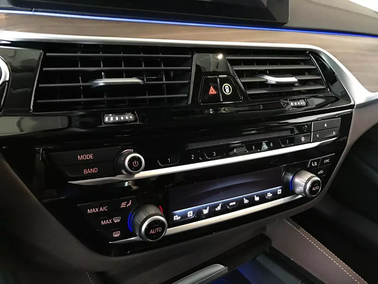 新宝马5系来了，还有买7系的必要吗？