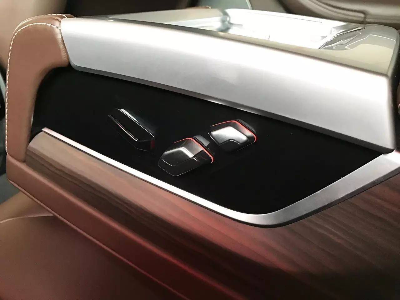 新宝马5系来了，还有买7系的必要吗？