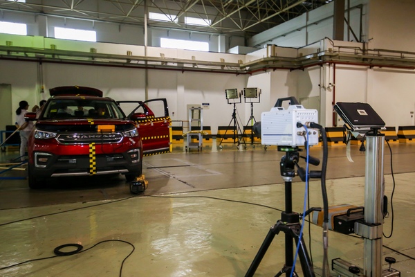 碰撞里的门道，长安CS55侧面碰撞测试