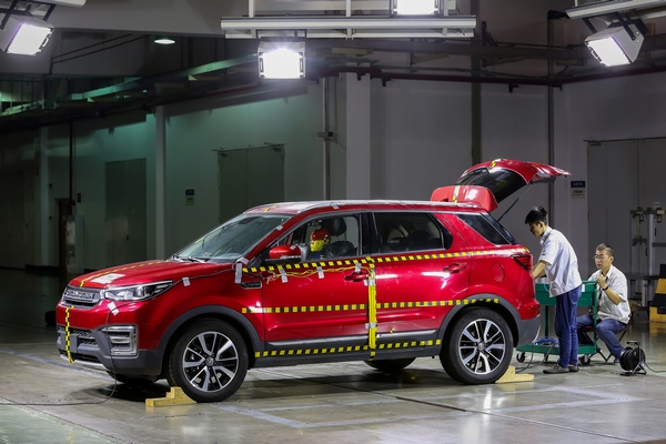 碰撞里的门道，长安CS55侧面碰撞测试