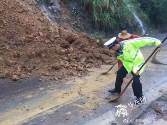重庆发布危险路段预警提示 在这些地方该这样开