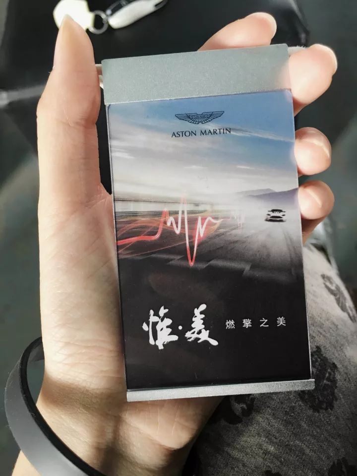 萌妹子与“英国绅士”一起豁赛道！动静皆惟·美！