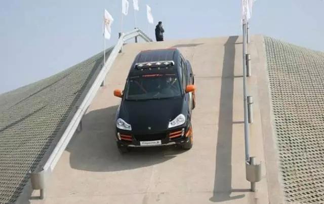 为什么说刹车时要看后视镜的都是老司机？