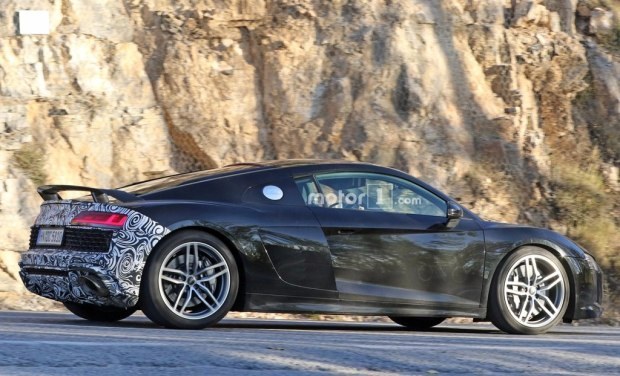 曝奥迪R8新车型路试谍照 或为新款R8 GT