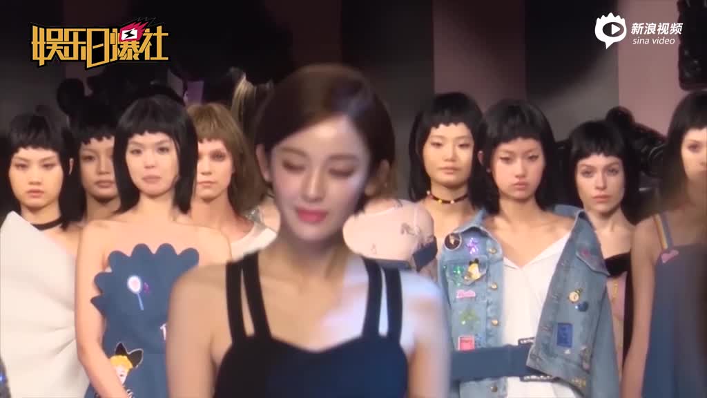 娜扎晒小学合影从小美到大