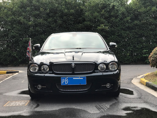 英国皇家血统的座驾，捷豹XJ6L。