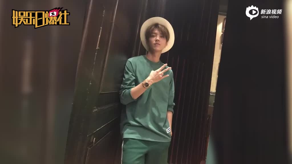 鹿晗公开恋情后首发声